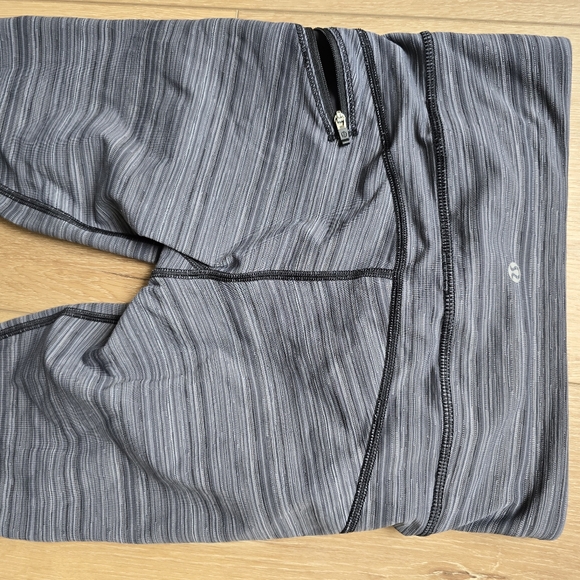 Lululemon Run Top Speed Crop Cyber Stripe Coal size 10 - Picture 11 of 15